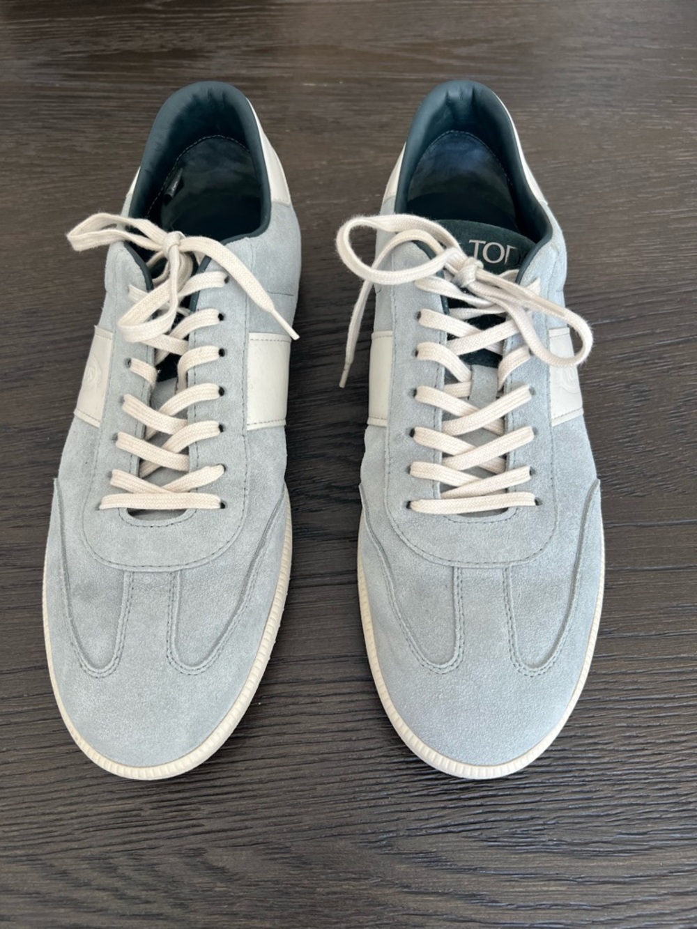Tod’s MEN Panelled Low Top Sneaker
RUNS LARGE US 11 (UK 9.5)